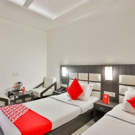 Oyo 2351 Hotel Golden Plaza アーメダバード エクステリア 写真