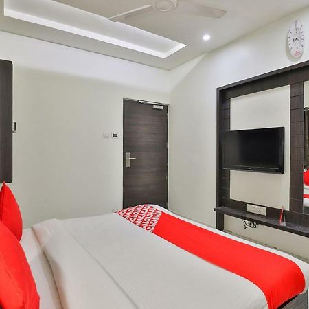 Oyo 2351 Hotel Golden Plaza アーメダバード エクステリア 写真