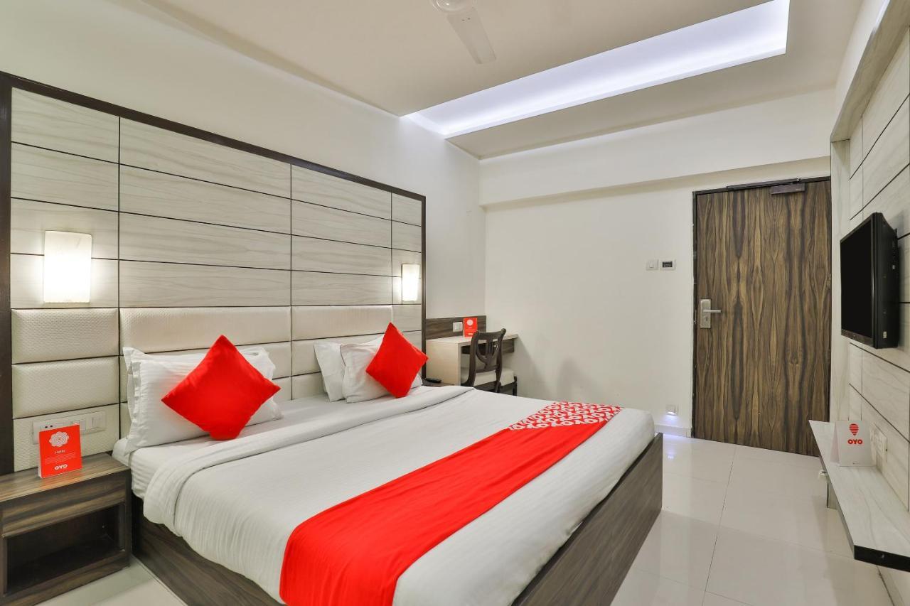 Oyo 2351 Hotel Golden Plaza アーメダバード エクステリア 写真