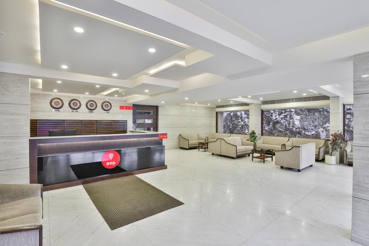 Oyo 2351 Hotel Golden Plaza アーメダバード エクステリア 写真