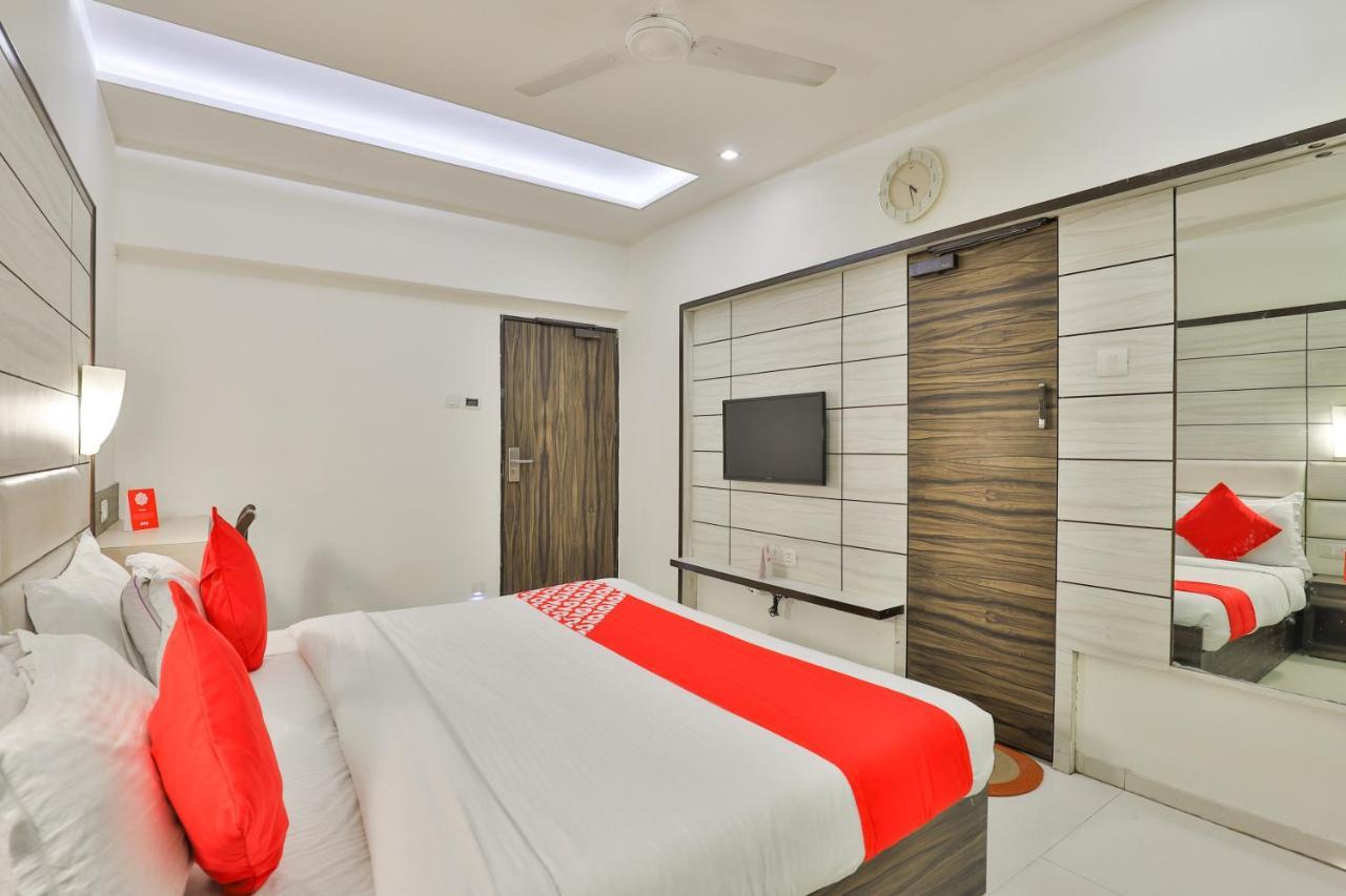 Oyo 2351 Hotel Golden Plaza アーメダバード エクステリア 写真