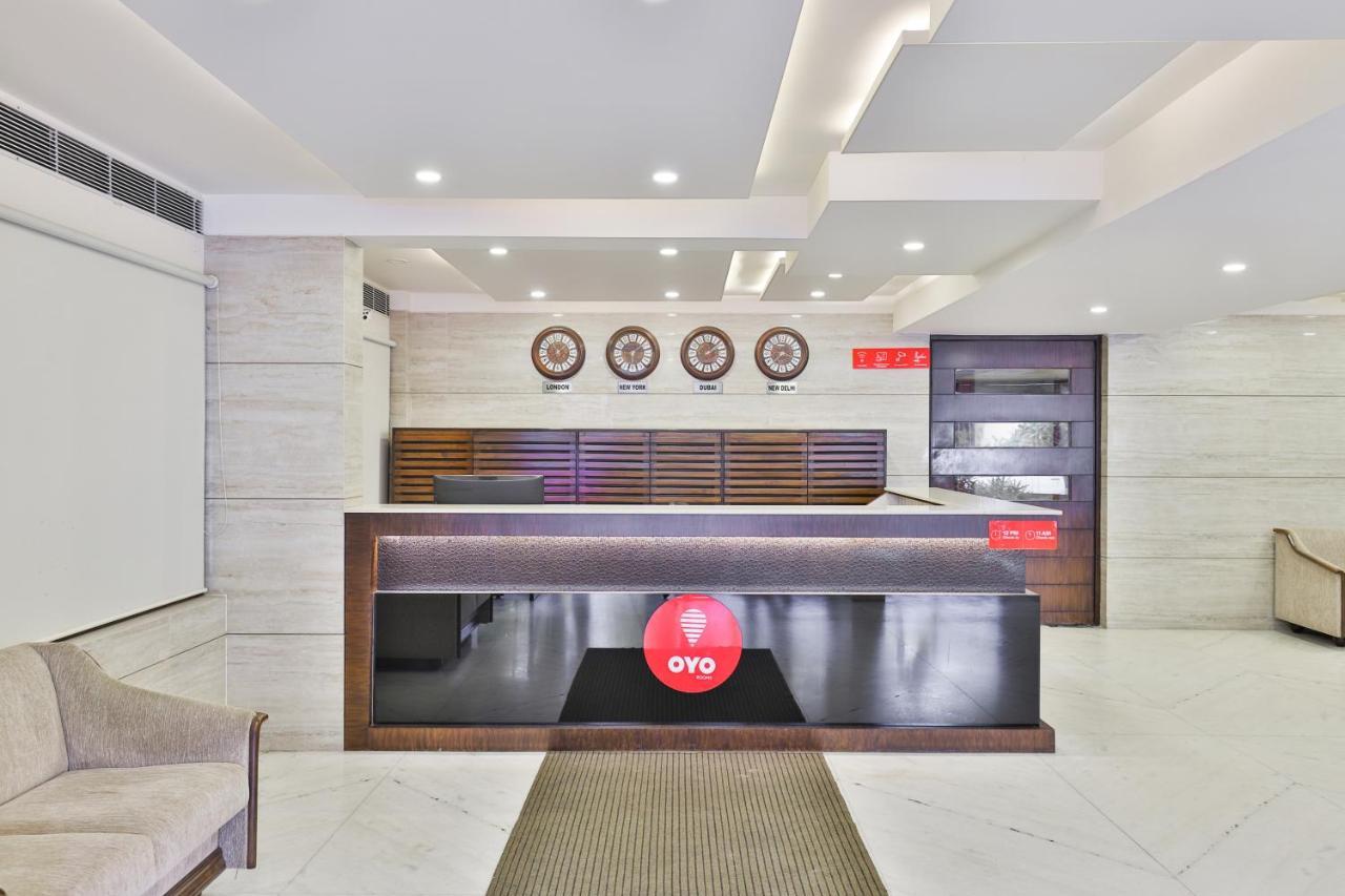 Oyo 2351 Hotel Golden Plaza アーメダバード エクステリア 写真