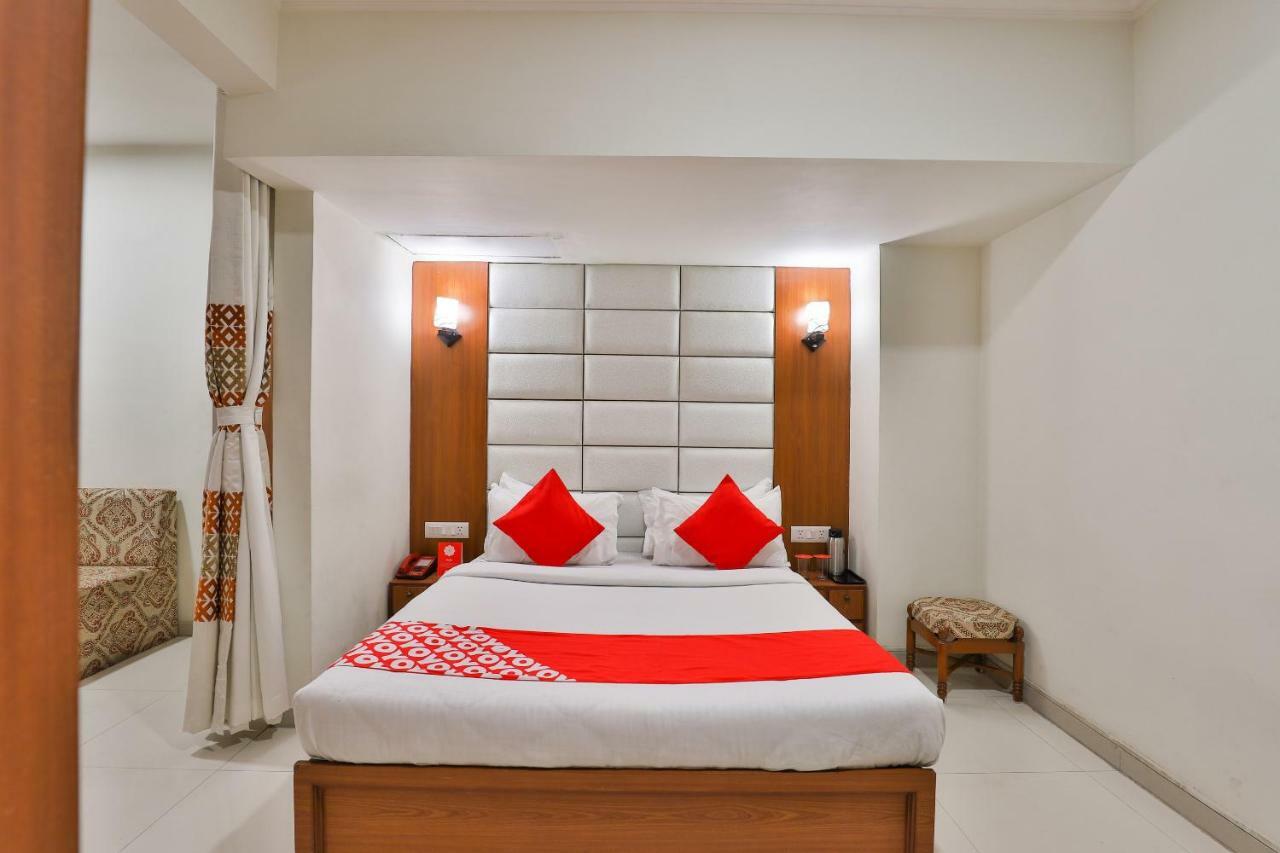 Oyo 2351 Hotel Golden Plaza アーメダバード エクステリア 写真